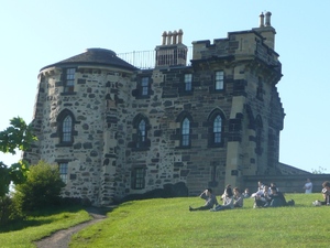 Wypoczynek wśród zabytków Calton Hill