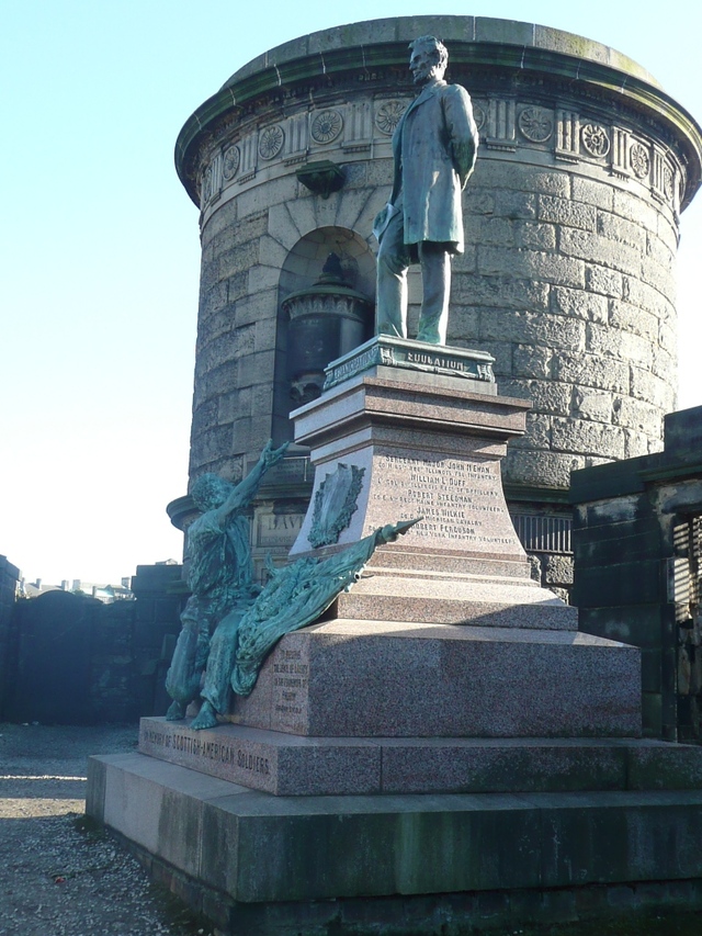 Pomnik Lincolna oraz grobowiec Davida Hume'a