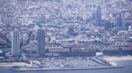 Barcelona z okien samolotu