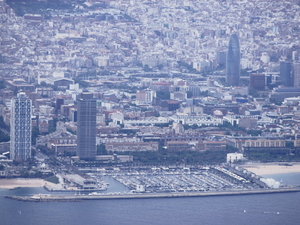 Barcelona z okien samolotu