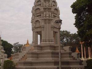 Srebrna Pagoda -   stupy