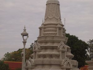 Srebrna Pagoda -  stupy 