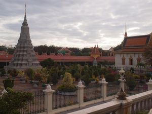 Srebrna Pagoda -  stupy 