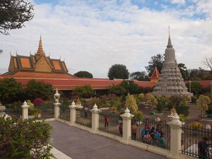 Srebrna Pagoda -  stupy 