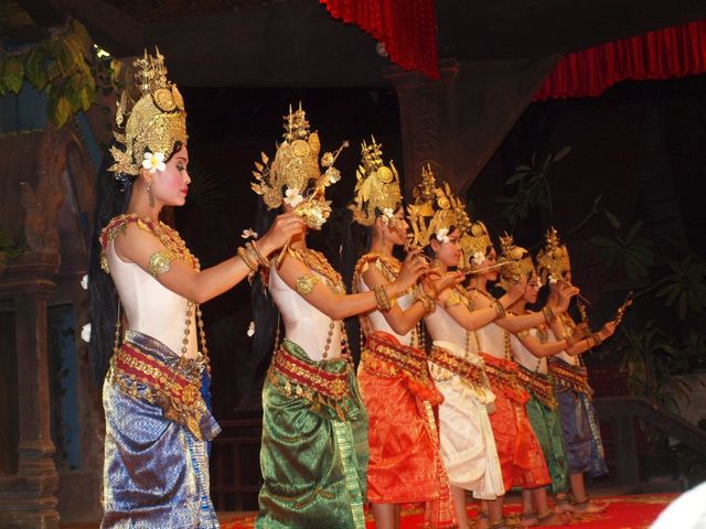 Występ zespolów khmerskich