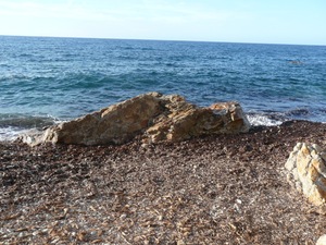 Kamienista plażą