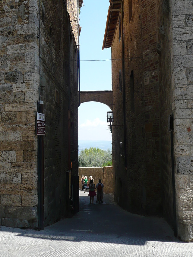 Wąskie uliczki San Gimignano