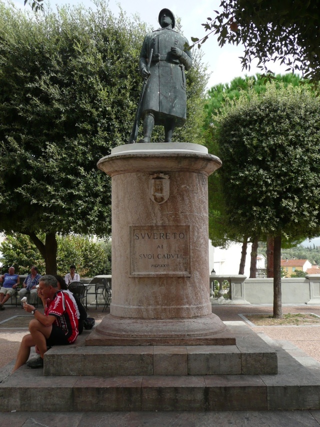 Suvereto - pomnik żołnierza