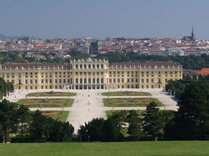 Widok na Wiedeń i pałac Schonbrunn.