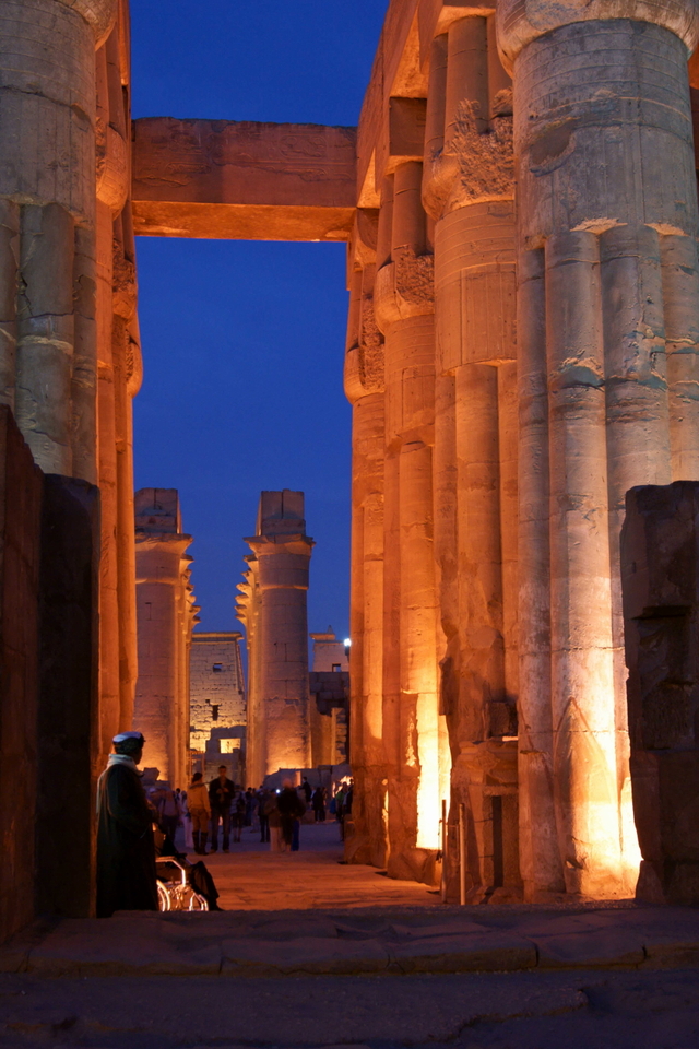 Wieczorny spacer po Świątyni Luksorskiej 