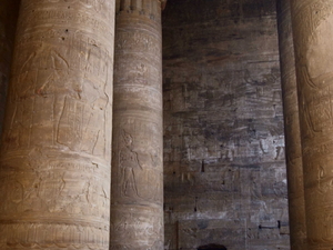 Kolumny w Świątyni Horusa