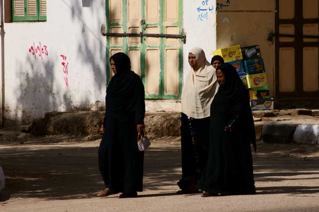 Kobiety w drodze do meczetu