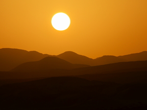 Zachód słońca nad pustynią