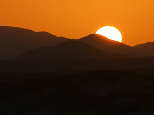 Zachód słońca nad pustynią