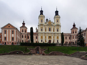Kościół i Klasztor Jezuitów.
