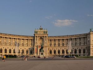 Nowy Hofburg o zachodzie.