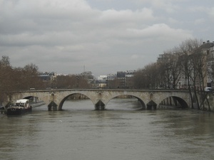 Patrząc na Pont Marie