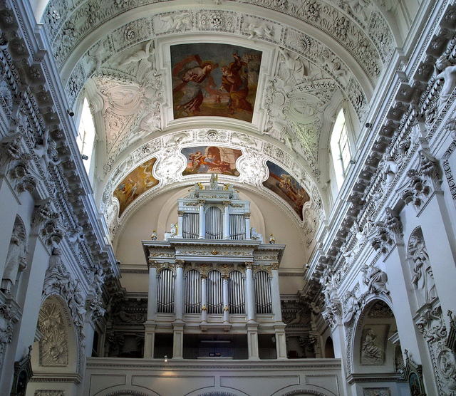Wnętrze kościoła na Antokolu.