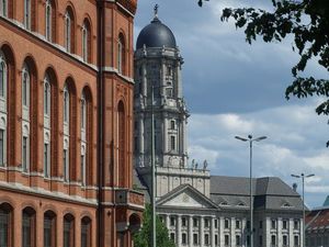 Widok spod Czerwonego Ratusza.