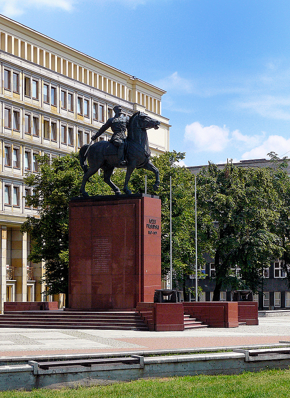 Pomnik Marszałka Piłsudskiego.