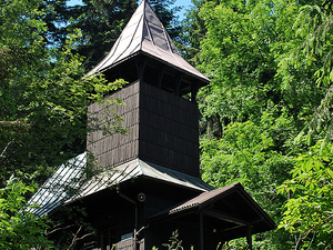 Drewniany kościółek w Żabnicy.