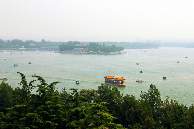 widok na jezioro Kunming