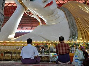Świątynia Chaukhtatgyi Paya, Yangon