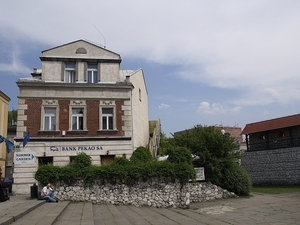 Przed Starą Synagogą.