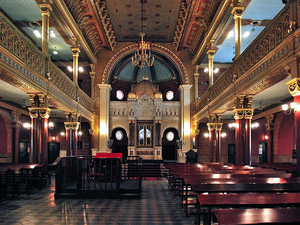 Wnętrze synagogi Tempel.
