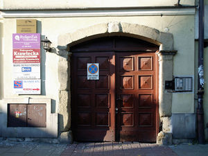 Brama starej kamienicy.
