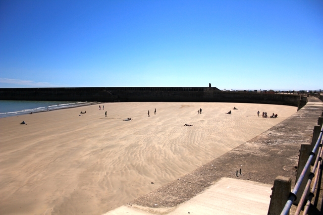 Plaża w Newhaven podczas odpływu