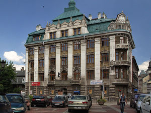 Modernistyczny gmach banku.
