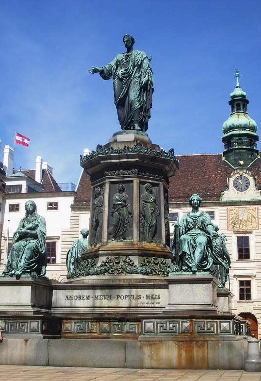 Pomnik Franciszka II na dziedzińcu pałacu w Hofburgu