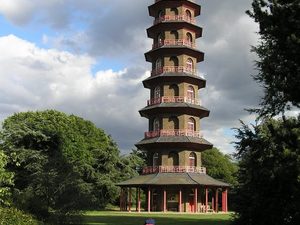 pagoda w chińskim ogrodzie