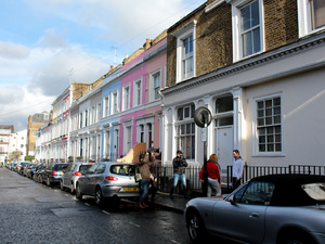 pastelowe budynki wzdłuż Portobello Road