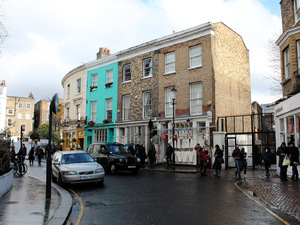 pastelowe budynki wzdłuż Portobello Road