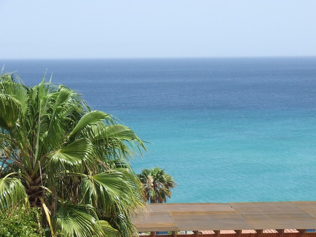 Widok z hotelu na spokojy ocean