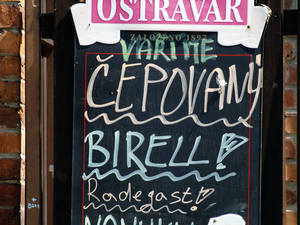 Reklama Ostrawara w miejscowej knajpce w Silcherzowicach