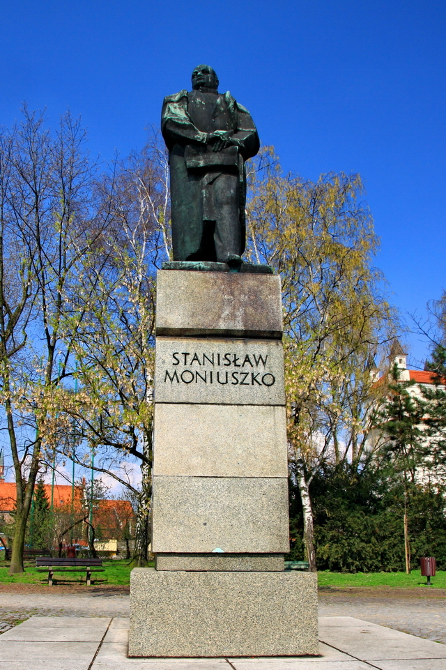 pomnik na skwerze Stanisława Moniuszki
