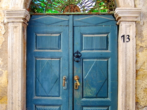 stare i stylowe drzwi