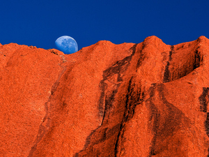 Wschod Księżyca nad Uluru