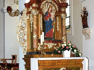 Kamień Śłąski-ołtarz boczny w barokowym kościele św. Jacka.