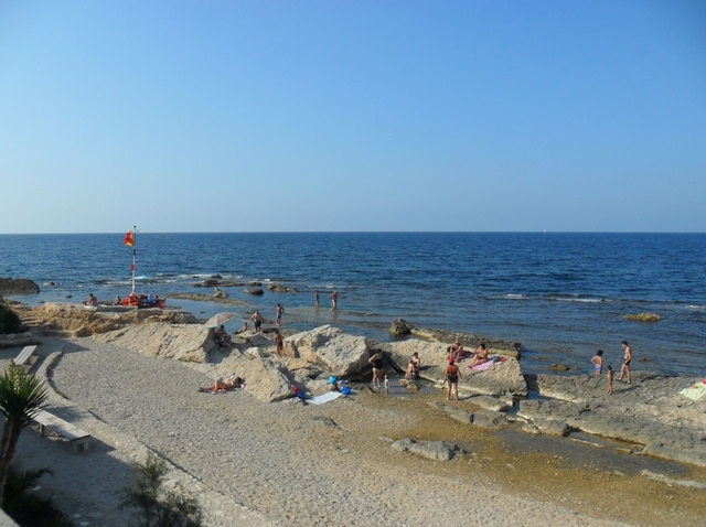 Plaża w okolicy Torre Ligny (za murkiem)