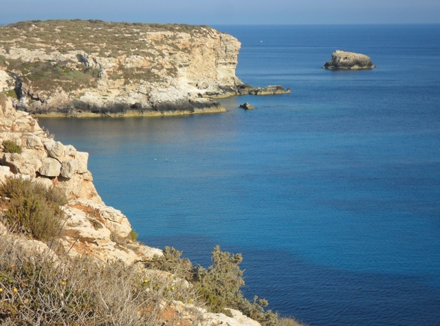 Widok ze skały na przeciwległy brzeg wyspy