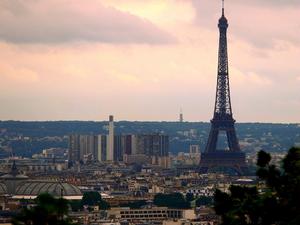 Wieża Eiffla widziana ze wzgórza Montmartre