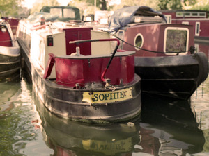 łodzie mieszkalne w tzw. Małej Wenecji w Zachodnim Londynie