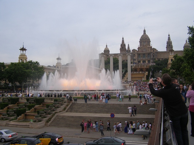 Magiczna fontanna przy placu de Carles Buigas