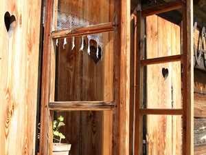 Okno chaty kurpiowskiej