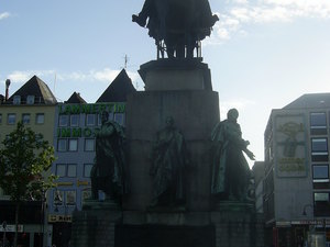 konny pomnik Fryderyka Wilhelma poniżej zasłużeni "Prusacy"