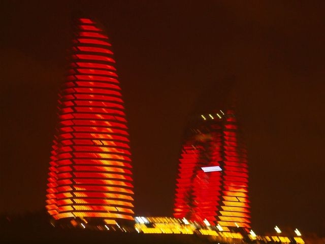 Baku nocą   widoki z promenady 